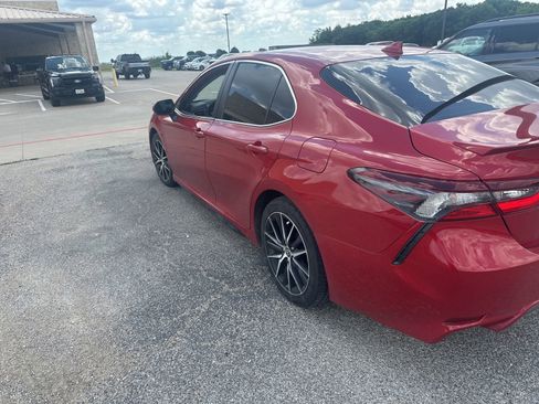 Used 2022 Toyota Camry SE FWD image 3