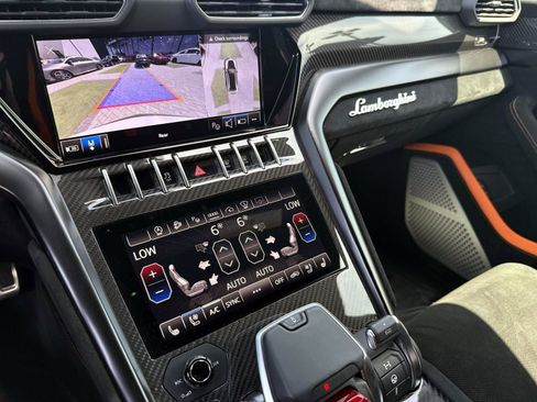 Used 2023 Lamborghini Urus Performante AWD/4WD image 28