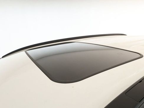 Used 2021 Toyota RAV4 SE image 8