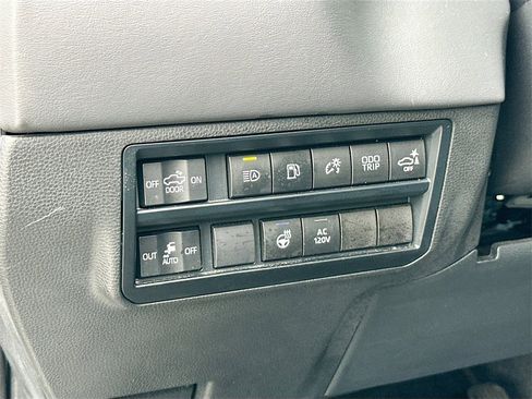 Used 2023 Toyota Tundra Platinum image 10