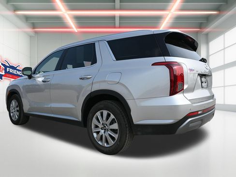 Used 2025 Hyundai Palisade SEL FWD image 2