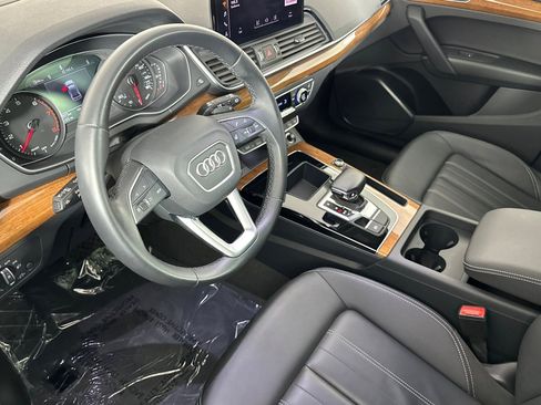 Used 2023 Audi Q5 2.0T Premium w/ Convenience Package image 9