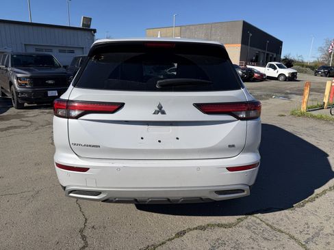 Used 2024 Mitsubishi Outlander FWD image 4