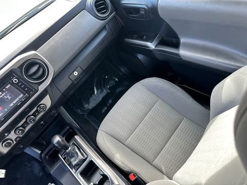 Certified 2019 Toyota Tacoma SR5 w/ SR5 Appearance Package (SM) image 18