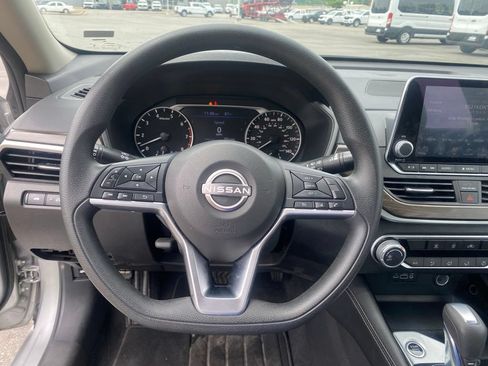 Used 2023 Nissan Altima 2.5 SV FWD image 18
