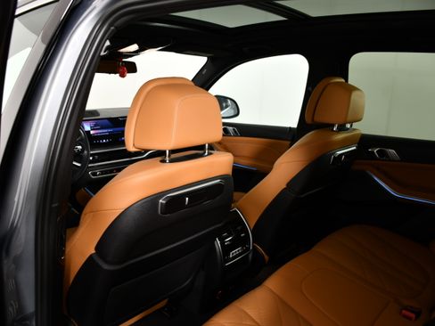 Used 2024 BMW X5 xDrive40i w/ Premium Package AWD/4WD image 47
