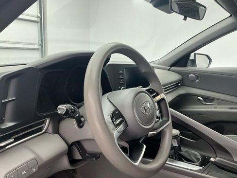 Used 2023 Hyundai Elantra SEL image 13