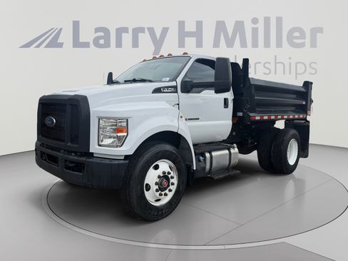 Used 2021 Ford F750 2WD Regular Cab Super Duty image 1