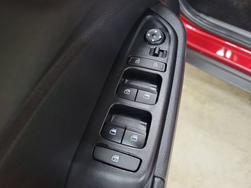Used 2025 Hyundai Venue Limited FWD image 20