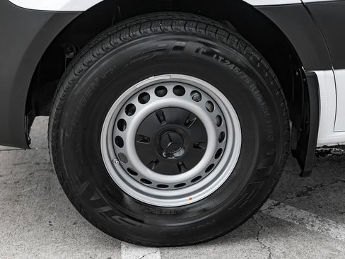 Used 2025 Mercedes-Benz Sprinter 2500 image 38