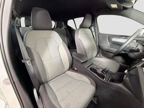 Certified 2023 Volvo XC40 B4 Core w/ Climate Package FWD image 26
