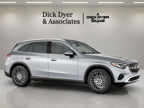 Used 2025 Mercedes-Benz GLC 300 4MATIC image 2