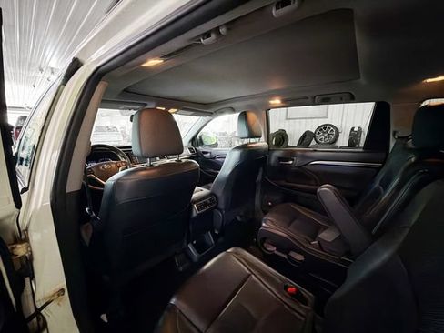 Used 2015 Toyota Highlander Limited AWD/4WD image 9