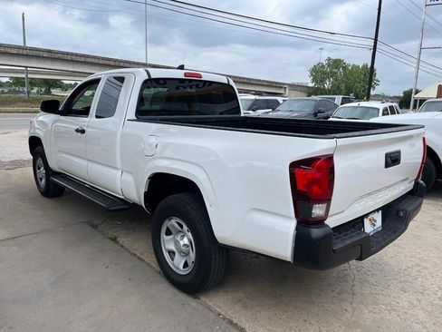 Used 2018 Toyota Tacoma SR RWD image 4