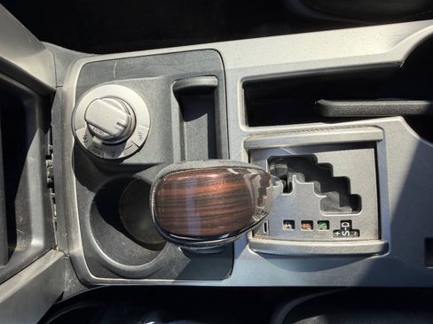 Used 2014 Toyota 4Runner Limited AWD/4WD image 26