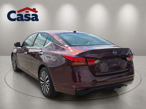 Used 2025 Nissan Altima 2.5 SV FWD image 2