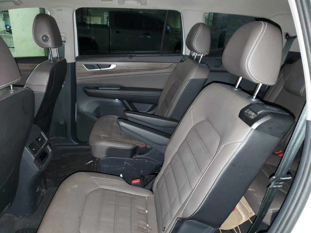 Used 2024 Volkswagen Atlas SEL AWD/4WD image 17