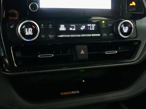 Used 2023 Toyota Highlander XLE image 21