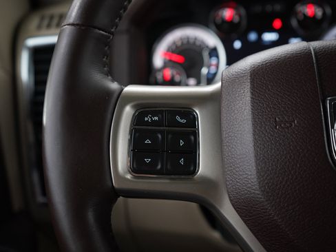 Used 2018 RAM 1500 Laramie w/ Convenience Group AWD/4WD image 23