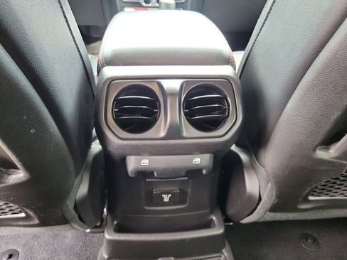 Used 2019 Jeep Wrangler Unlimited Rubicon AWD/4WD image 12