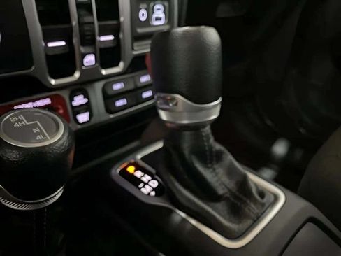 Used 2025 Jeep Wrangler Unlimited Rubicon AWD/4WD image 53