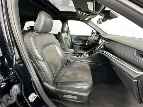 Used 2023 Jeep Grand Cherokee Altitude image 29