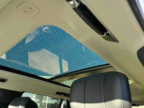 Used 2025 Land Rover Range Rover Long Wheelbase Autobiography image 32