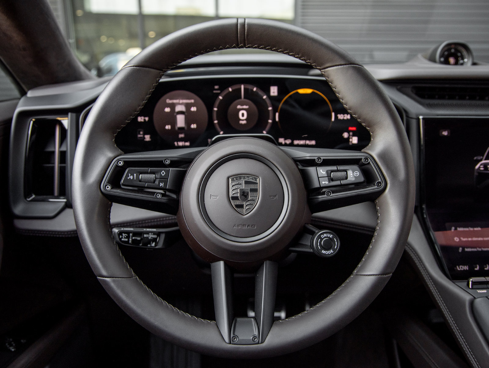 Certified 2026 Porsche Cayenne Turbo AWD/4WD image 35
