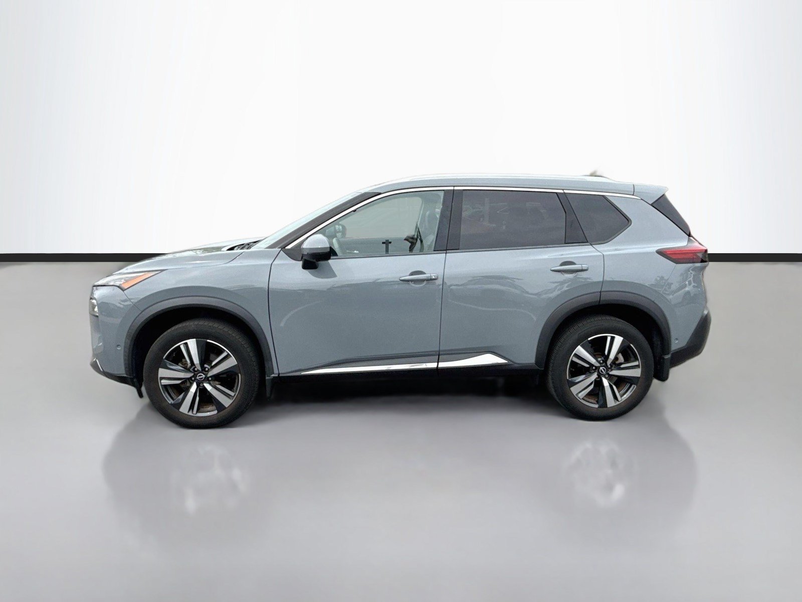 Used 2023 Nissan Rogue SL w/ SL Premium Package FWD image 4