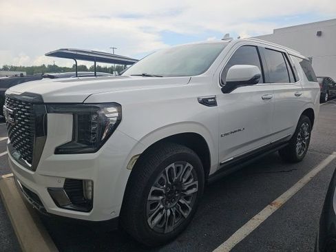 Used 2023 GMC Yukon Denali Ultimate AWD/4WD image 4