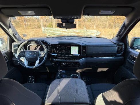 Used 2024 GMC Sierra 1500 Elevation image 29