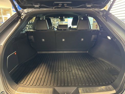 Used 2024 Toyota Venza XLE image 27