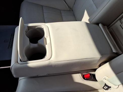 Used 2016 Lexus ES 350 w/ Luxury Package w/Wood Trim FWD image 16