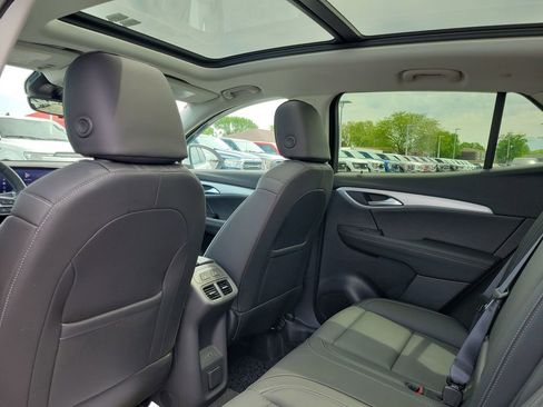 Used 2025 Buick Envision Avenir AWD/4WD image 16