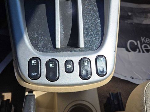 Used 2006 Chevrolet Equinox LS image 19