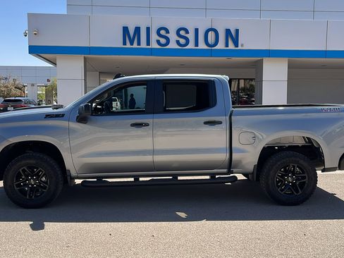Used 2024 Chevrolet Silverado 1500 LT Trail Boss w/ LPO, Dark Essentials Package image 4
