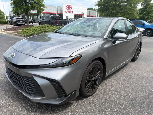 Used 2026 Toyota Camry SE FWD image 1