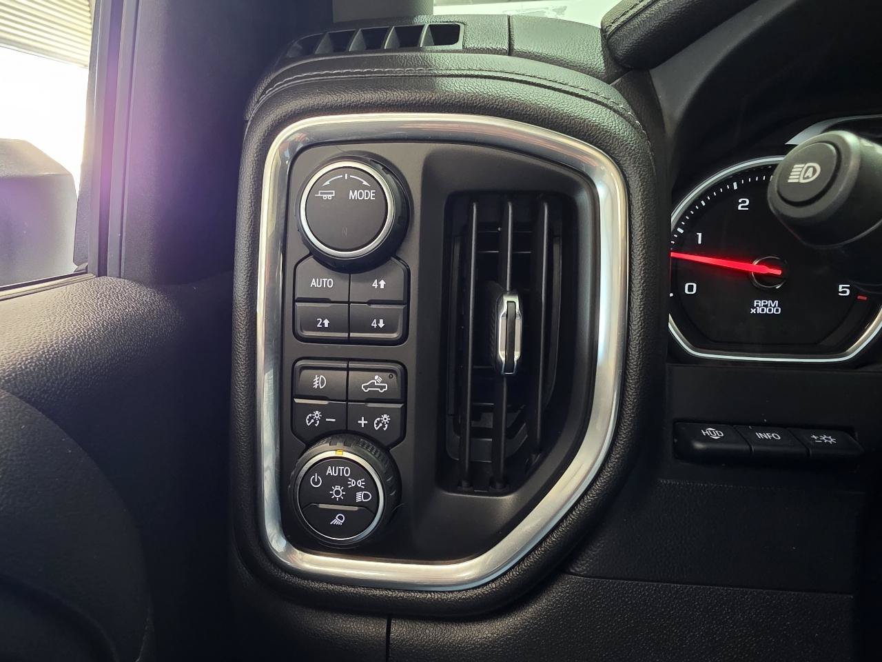 Used 2021 Chevrolet Silverado 2500 LTZ w/ LTZ Plus Package AWD/4WD image 21
