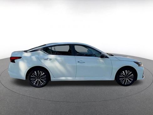Used 2025 Nissan Altima 2.5 SV FWD image 16