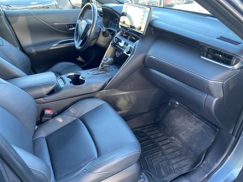 Used 2022 Toyota Venza XLE image 23