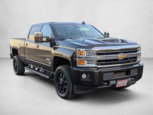 Used 2018 Chevrolet Silverado 2500 High Country w/ Duramax Plus Package image 3