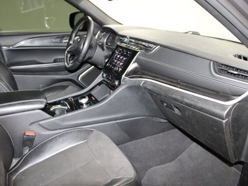 Used 2022 Jeep Grand Cherokee Altitude RWD image 24