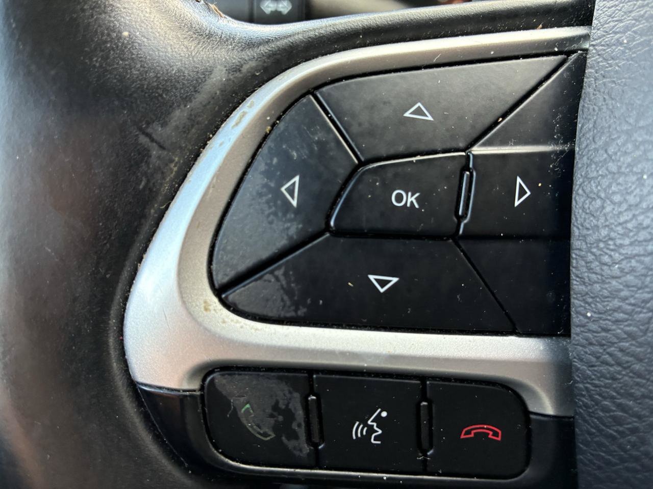 Used 2018 Jeep Compass Latitude w/ Popular Equipment Group FWD image 18
