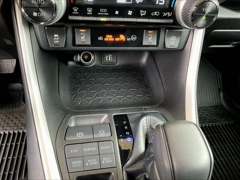 Certified 2023 Toyota RAV4 XLE w/ XLE Grade Weather Package AWD/4WD image 15