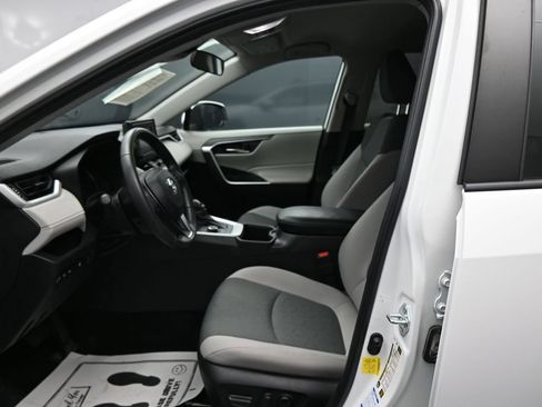 Used 2022 Toyota RAV4 XLE w/ XLE Grade Weather Package AWD/4WD image 9