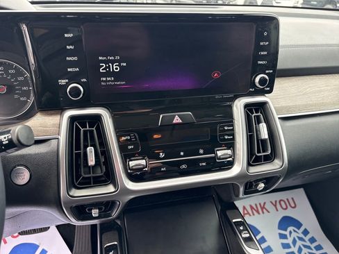 Used 2023 Kia Sorento S image 23