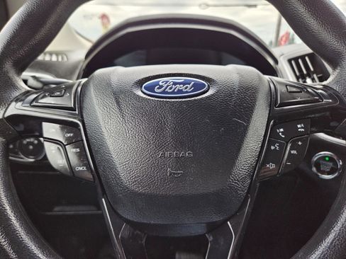 Used 2018 Ford Edge SE image 17