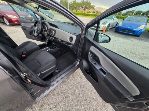 Used 2017 Toyota Yaris L FWD image 19