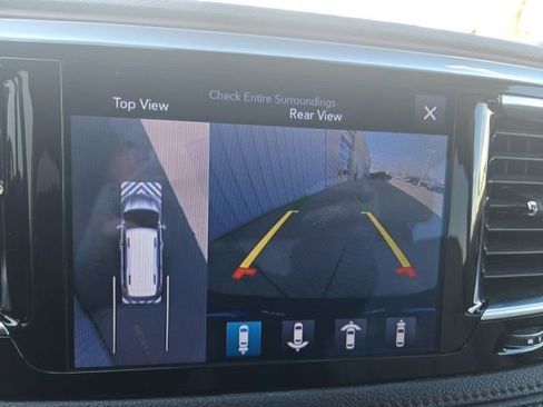 Used 2017 Chrysler Pacifica Limited w/ Advanced Safetytec Group FWD image 25