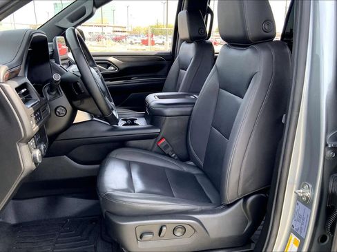 Used 2023 Chevrolet Suburban Z71 w/ Luxury Package image 8